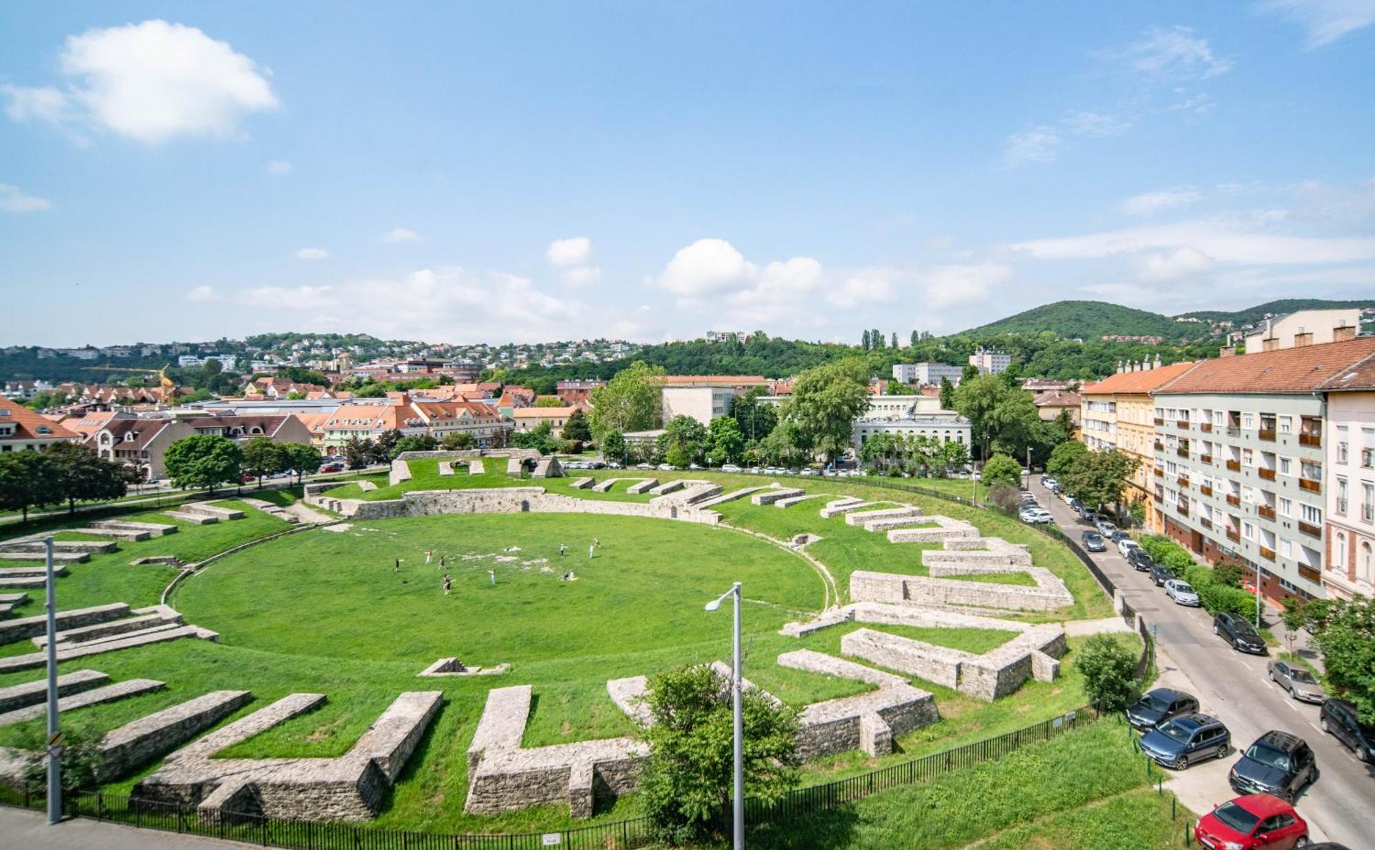 Free Parking Amphitheater Apartment - Wifi, Ac, Tv Budapest Exterior foto